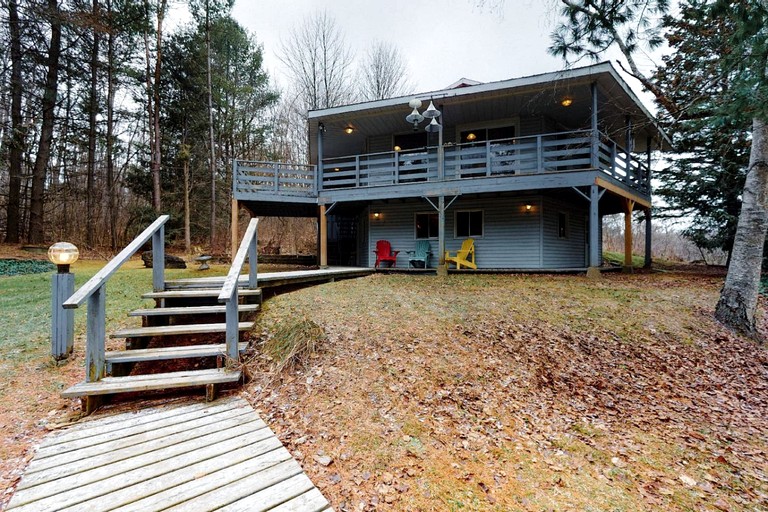 Cottages (Canada, Brighton, Ontario)