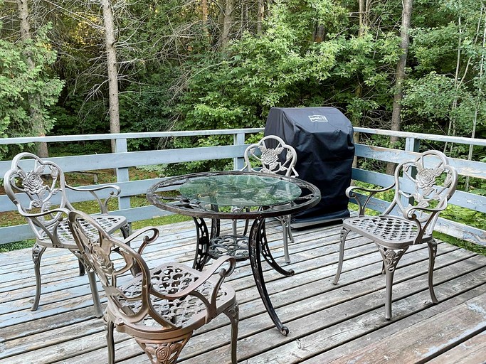 Cottages (Canada, Brighton, Ontario)