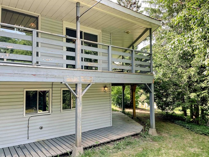 Cottages (Canada, Brighton, Ontario)