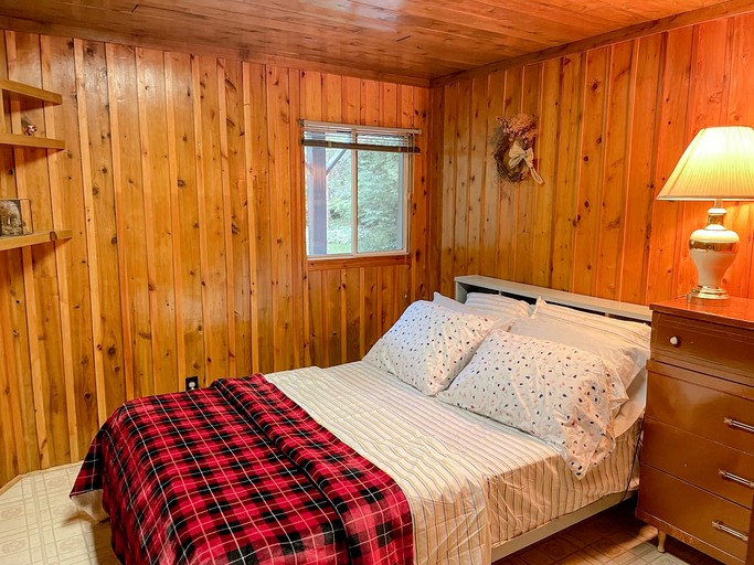 Cottages (Canada, Brighton, Ontario)