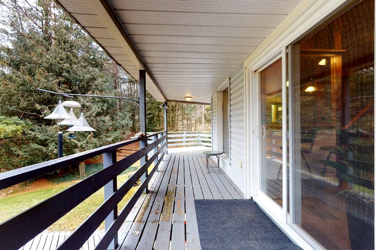 Cottages (Canada, Brighton, Ontario)