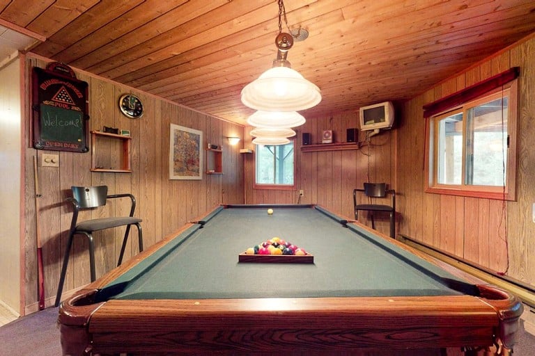 Cottages (Canada, Brighton, Ontario)