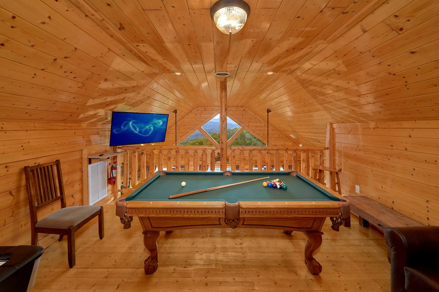 Stunning Smoky Mountain Vacation Rental with a Hot Tub