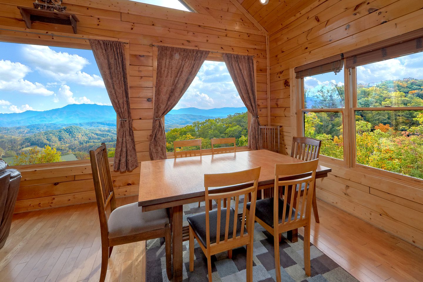 Stunning Smoky Mountain Vacation Rental with a Hot Tub