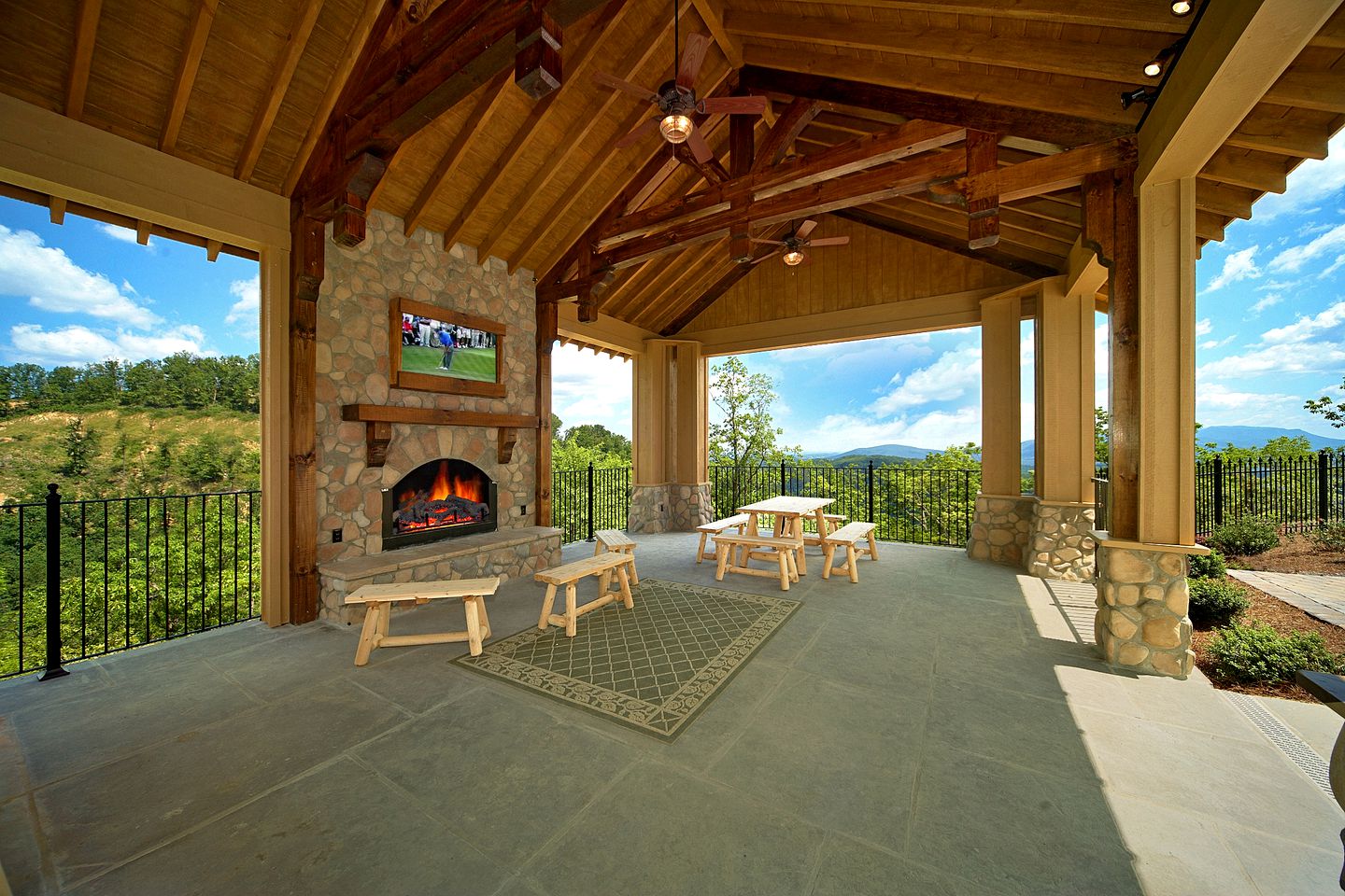 Stunning Smoky Mountain Vacation Rental with a Hot Tub