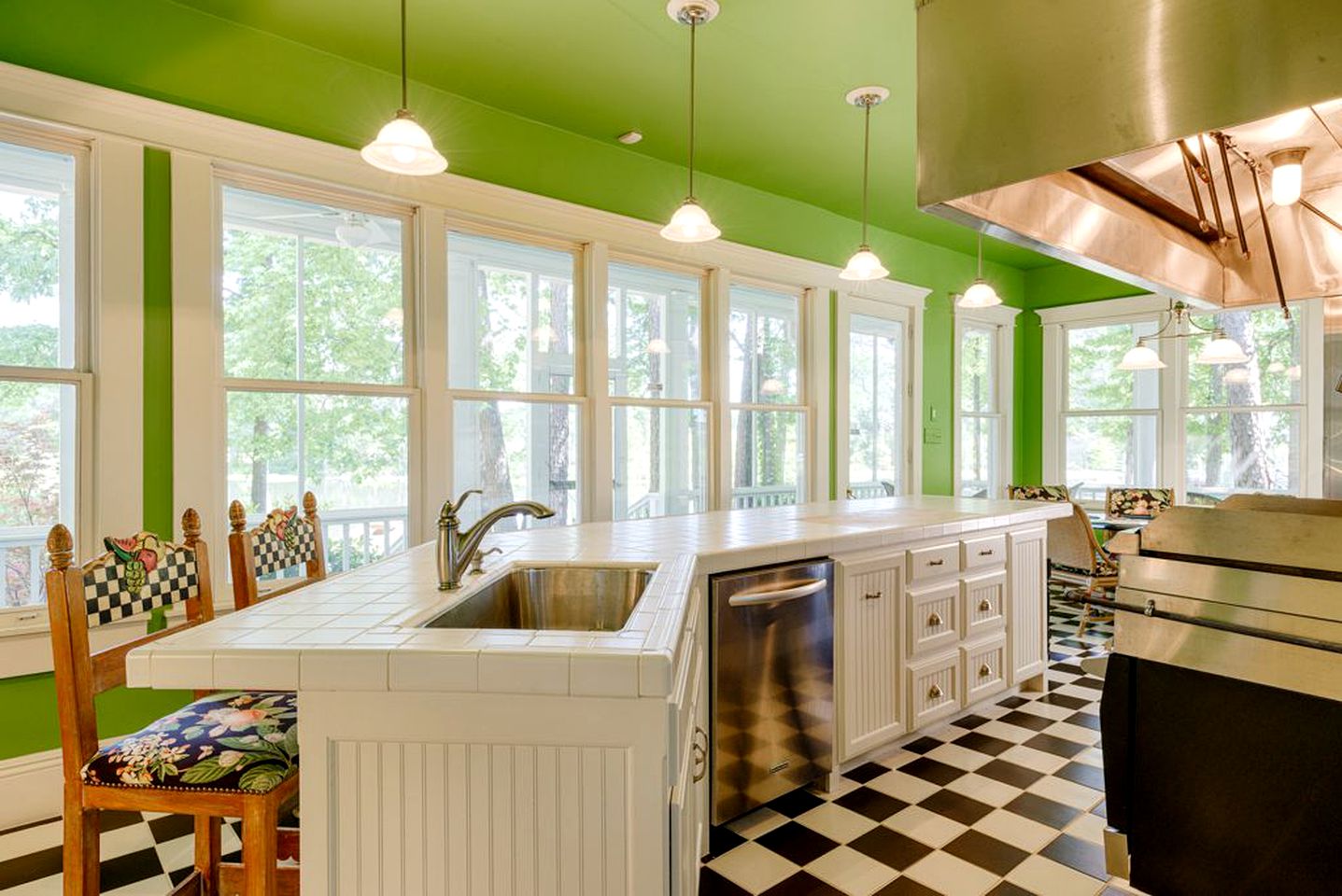 Incredible Villa Rental for Groups with Pool near Mt Vernon, Texas