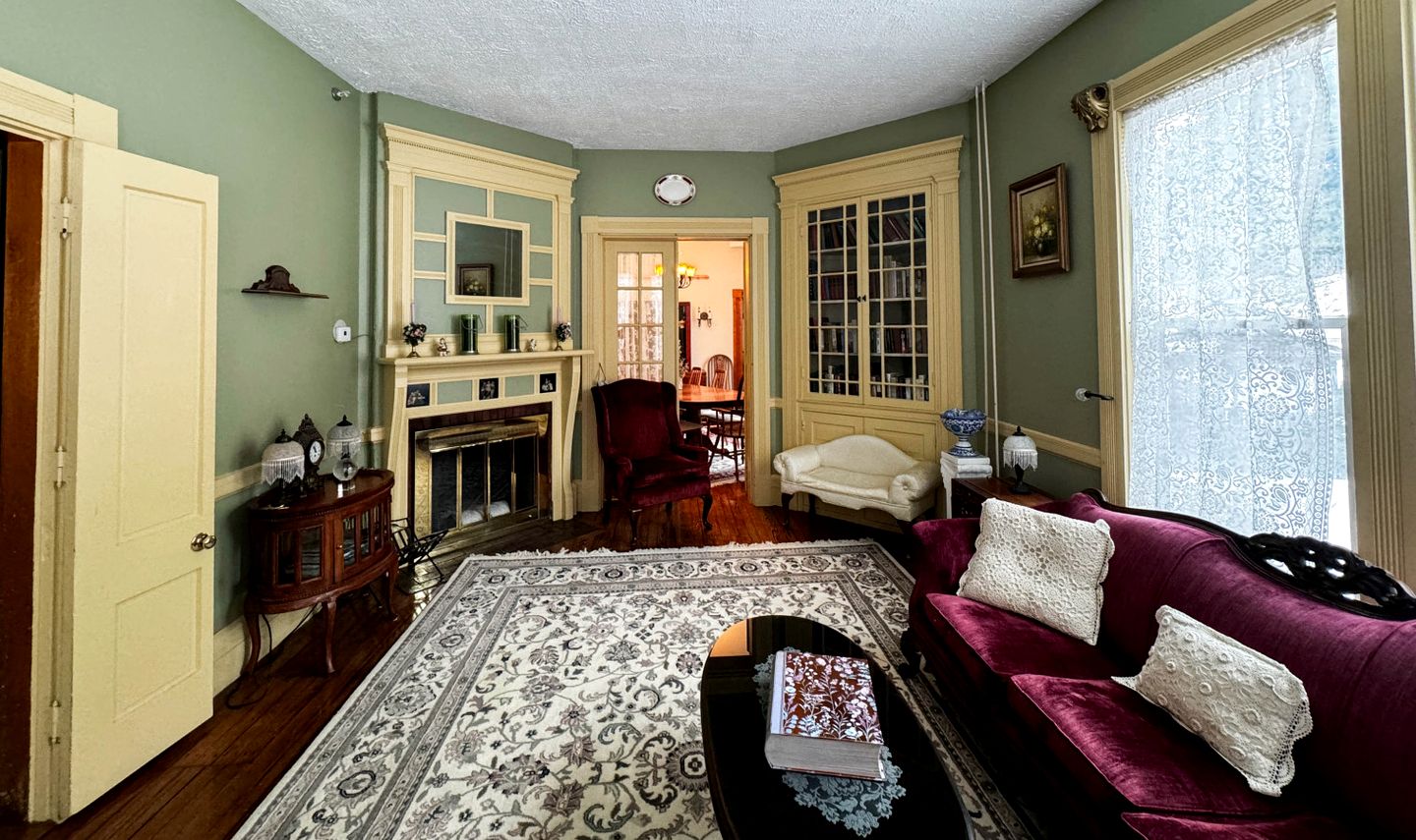 Incredible Villa with Swimming Pool and Hot-tub in North Conway, New Hampshire