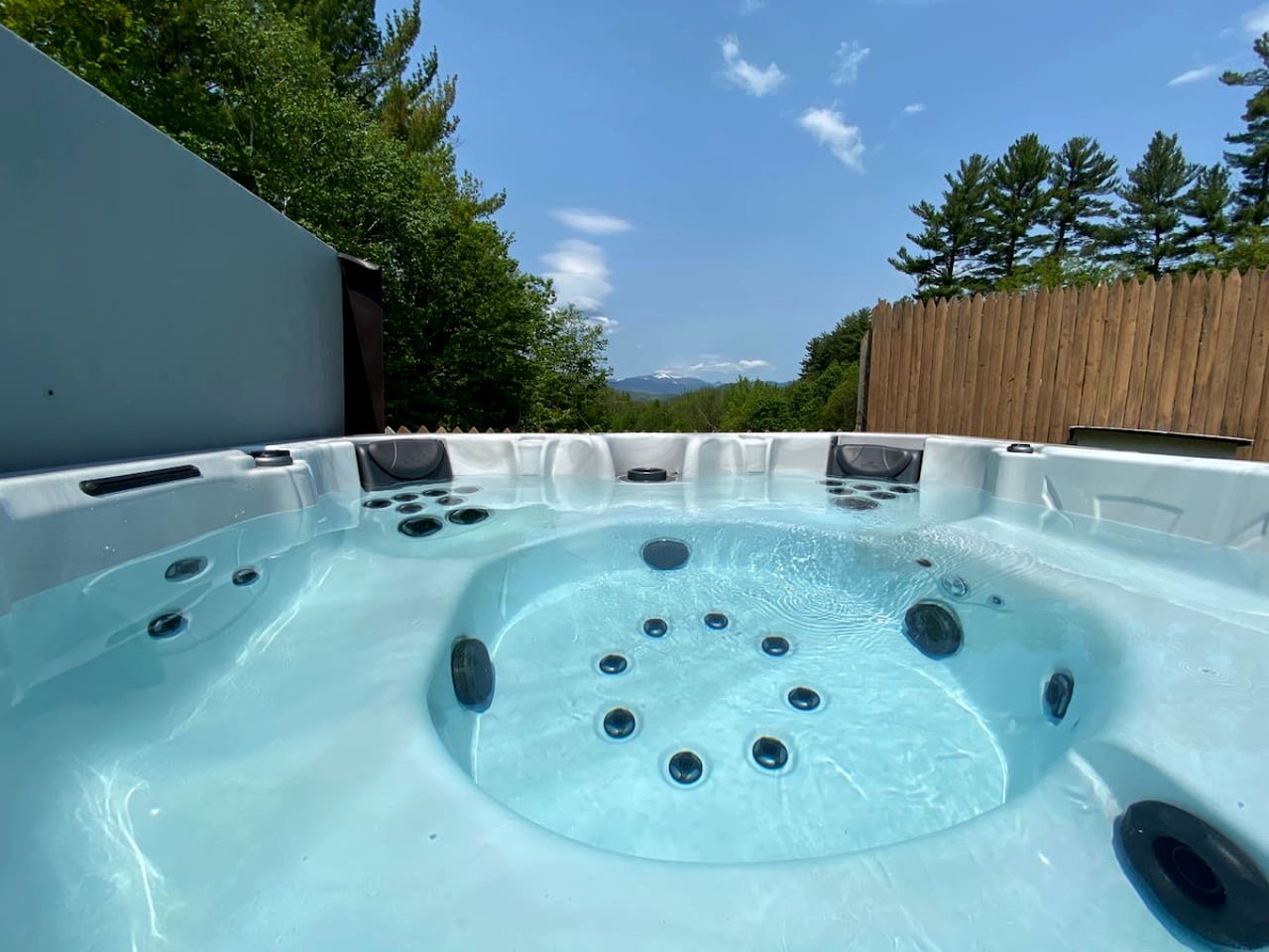 Incredible Villa with Swimming Pool and Hot-tub in North Conway, New Hampshire