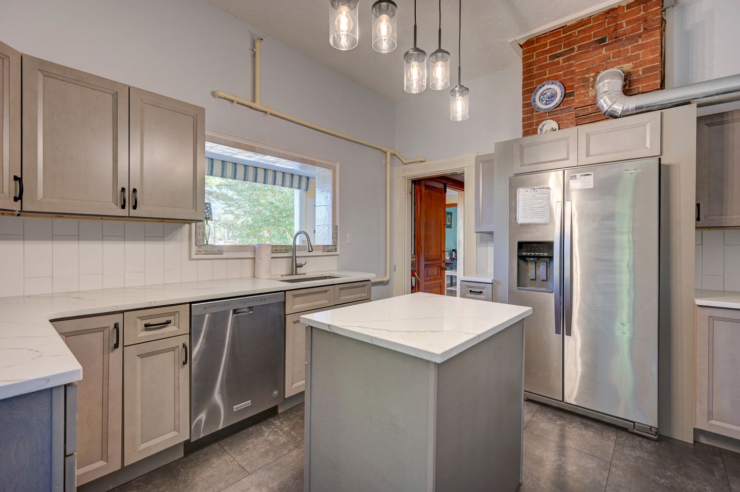 Incredible Villa with Swimming Pool and Hot-tub in North Conway, New Hampshire