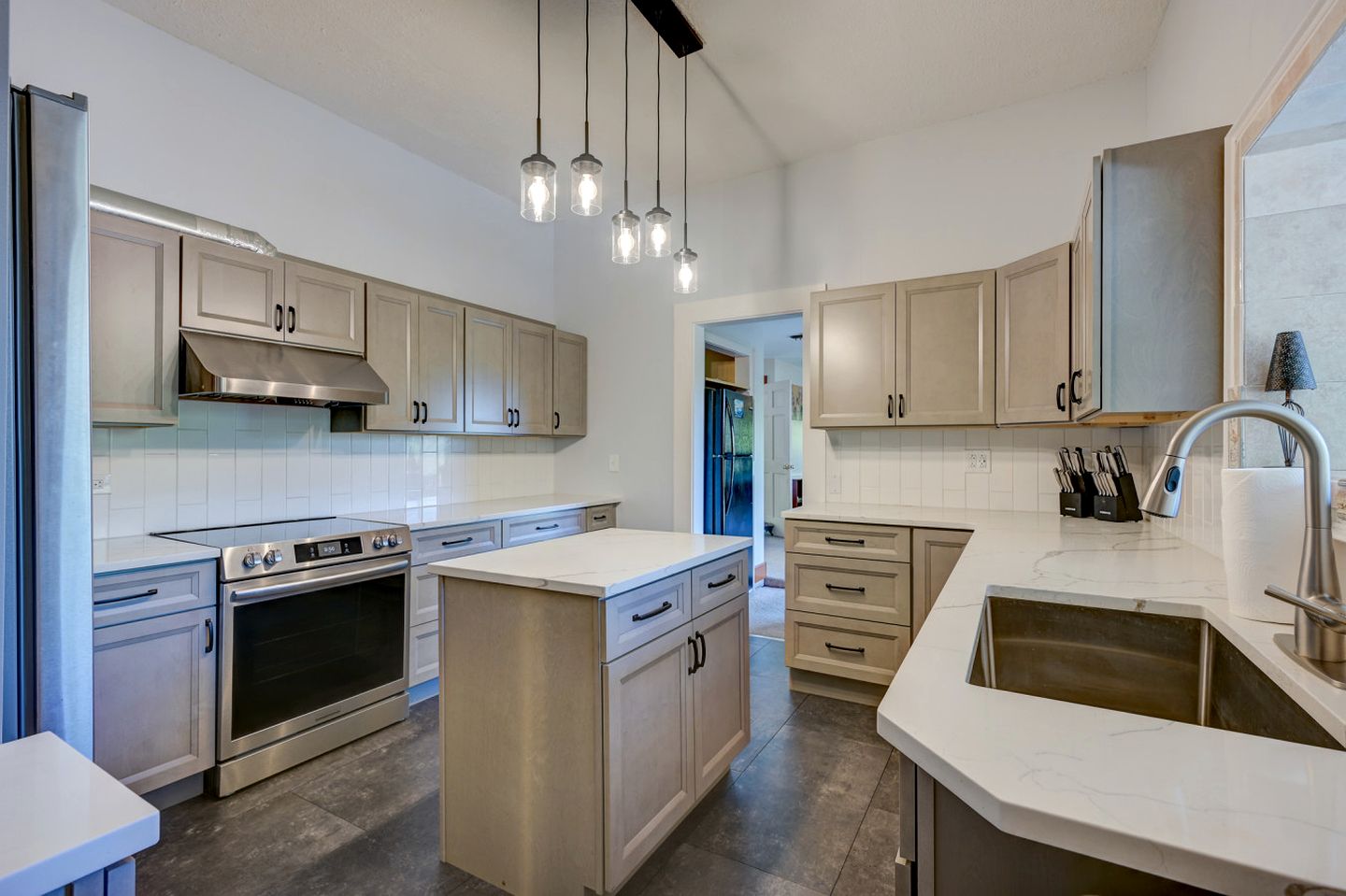 Incredible Villa with Swimming Pool and Hot-tub in North Conway, New Hampshire