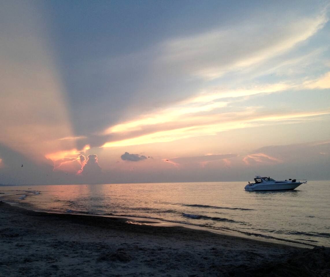 Incredible Waterfront Villa with Stunning Sights in Gary, Indiana