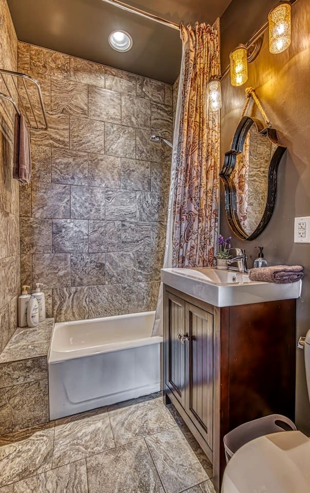 Incredible Waterfront Villa with Stunning Sights in Gary, Indiana