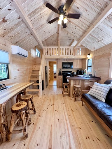 Cabins (United States of America, Steuben, Maine)