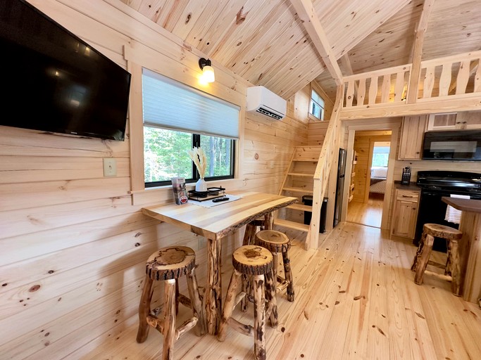 Cabins (United States of America, Steuben, Maine)
