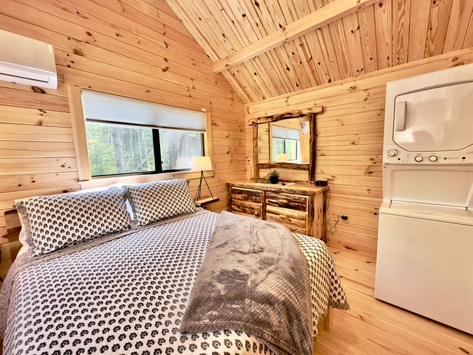 Cabins (United States of America, Steuben, Maine)
