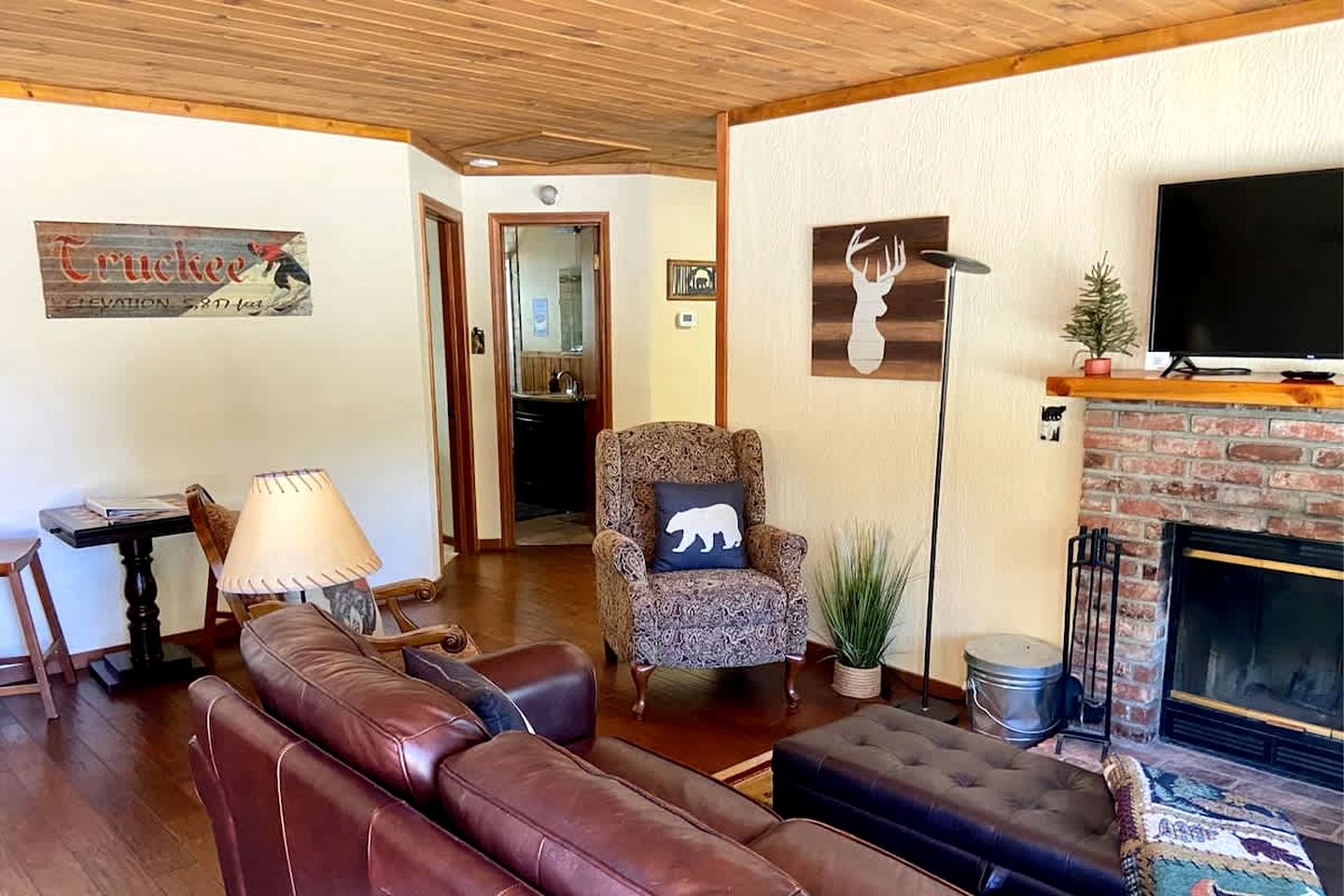 Incredible Wooden Cabin with Hot-tub in Big Bear Lake, California