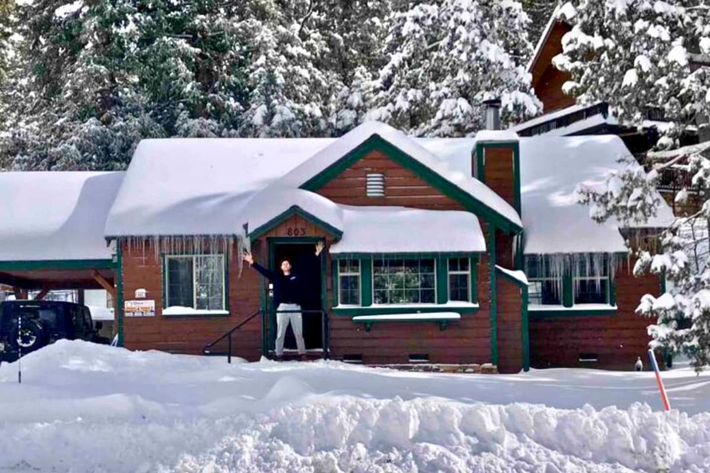 Incredible Wooden Cabin with Hot-tub in Big Bear Lake, California