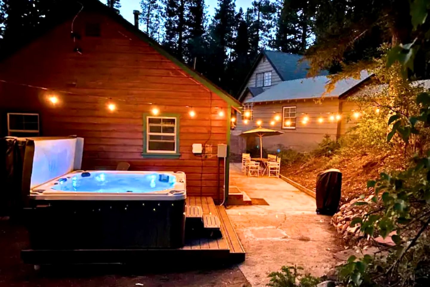 Incredible Wooden Cabin with Hot-tub in Big Bear Lake, California