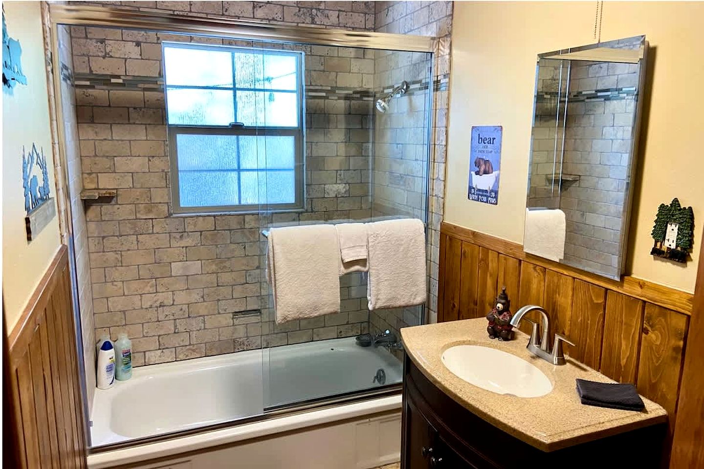 Incredible Wooden Cabin with Hot-tub in Big Bear Lake, California