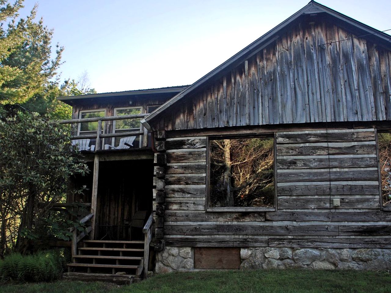 Rustic Log Cabin with Spectacular Mountain Vistas in Piedmont Region, Virginia