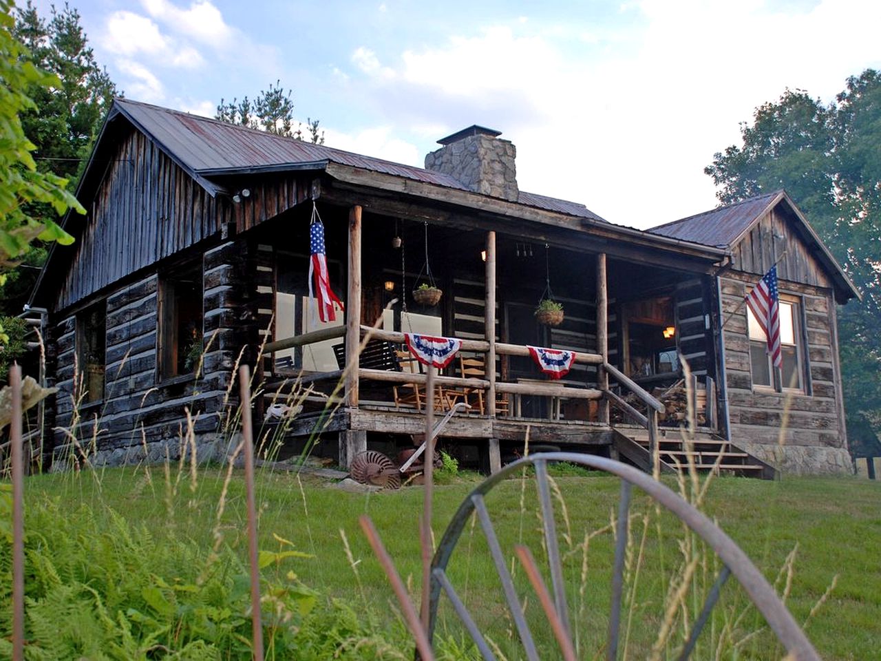 Rustic Log Cabin with Spectacular Mountain Vistas in Piedmont Region, Virginia