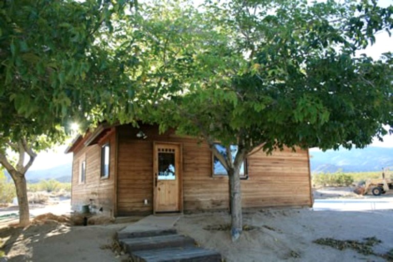 Cabins (Joshua Tree, California, United States)