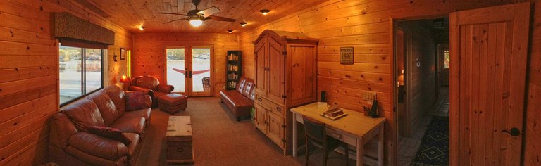 Cabins (Joshua Tree, California, United States)