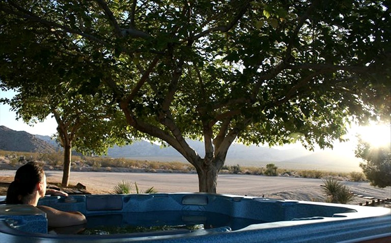 Cabins (Joshua Tree, California, United States)