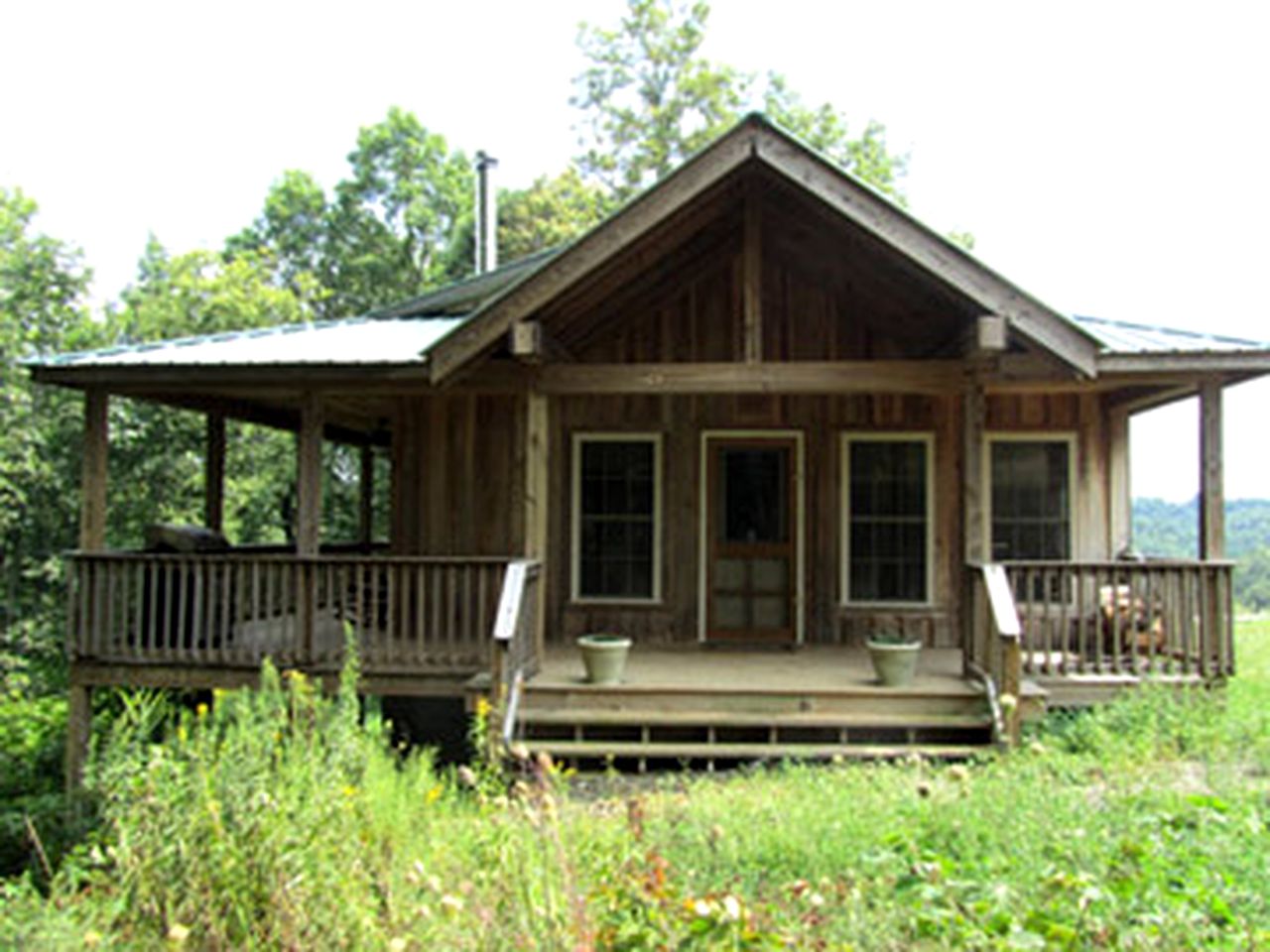 Rustic Cabin Rental with a Wood-Burning Stove near Floyd, Virginia