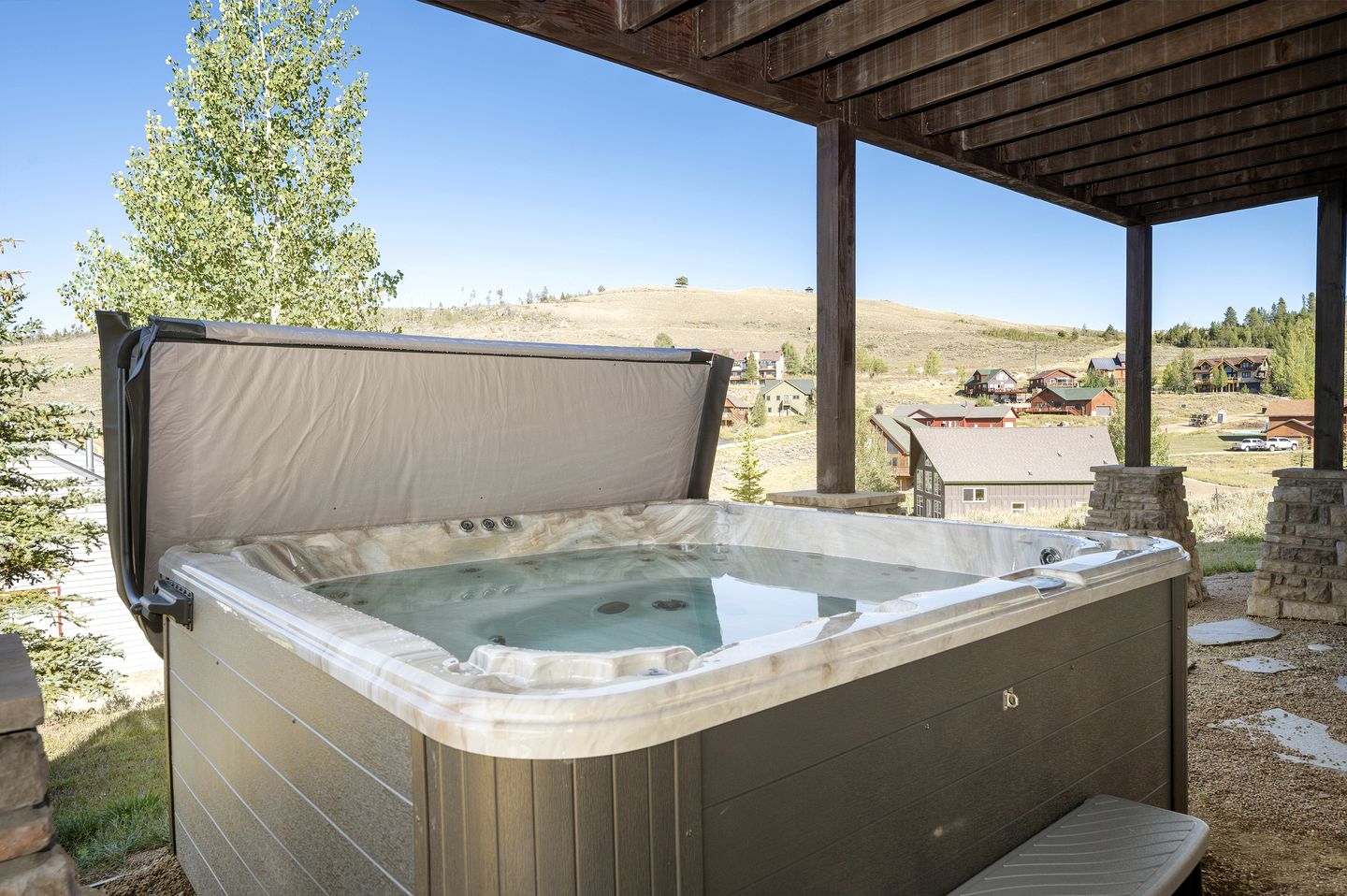 Outstanding Cabin with Barbecue, Hot-tub and Foosball in Granby, Colorado