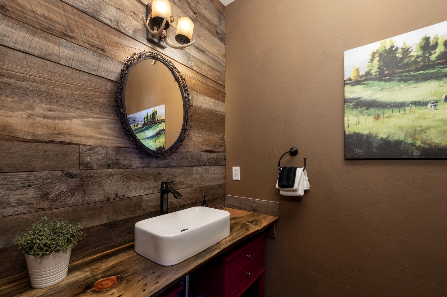 Outstanding Cabin with Barbecue, Hot-tub and Foosball in Granby, Colorado