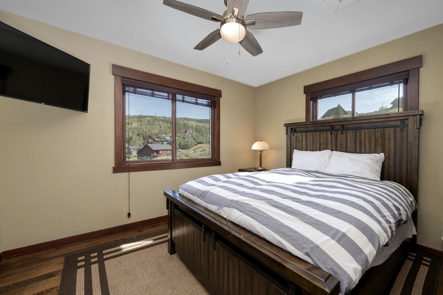 Outstanding Cabin with Barbecue, Hot-tub and Foosball in Granby, Colorado