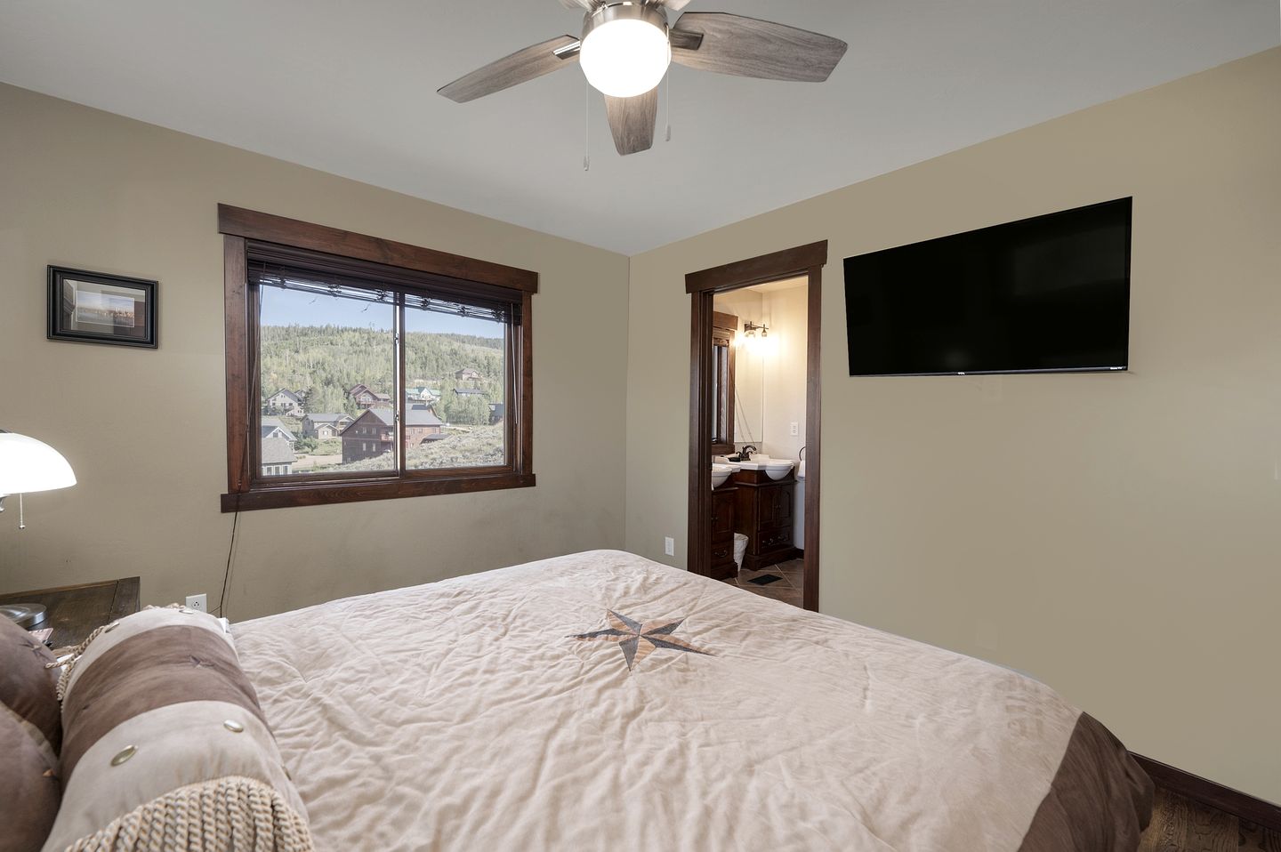Outstanding Cabin with Barbecue, Hot-tub and Foosball in Granby, Colorado