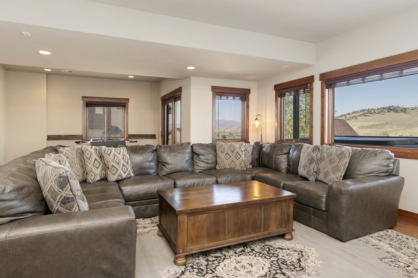 Outstanding Cabin with Barbecue, Hot-tub and Foosball in Granby, Colorado