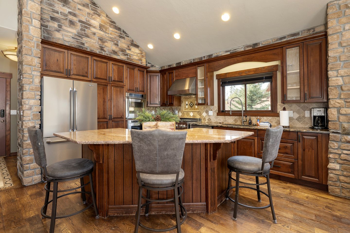 Outstanding Cabin with Barbecue, Hot-tub and Foosball in Granby, Colorado