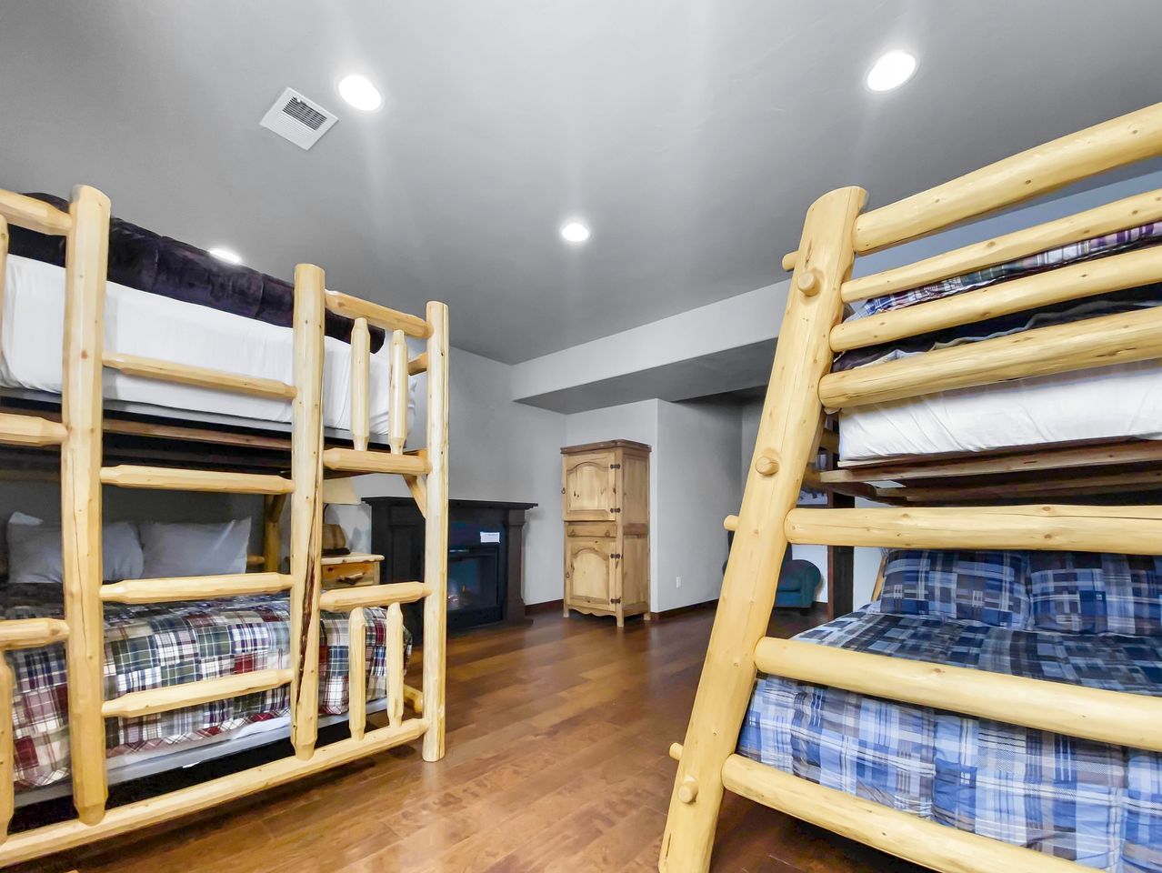Outstanding Cabin with Barbecue, Hot-tub and Foosball in Granby, Colorado