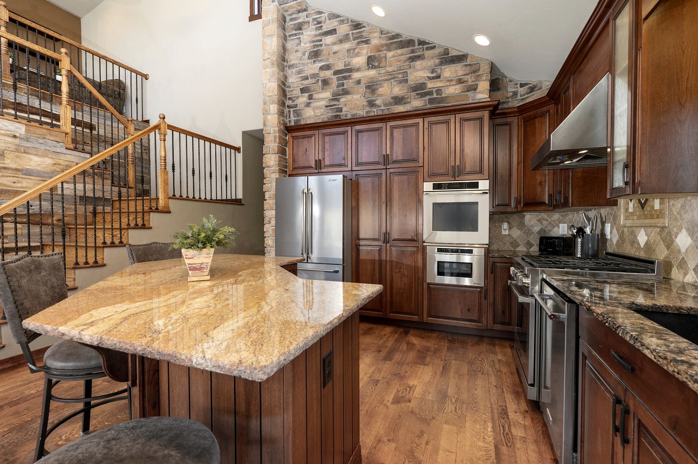 Outstanding Cabin with Barbecue, Hot-tub and Foosball in Granby, Colorado