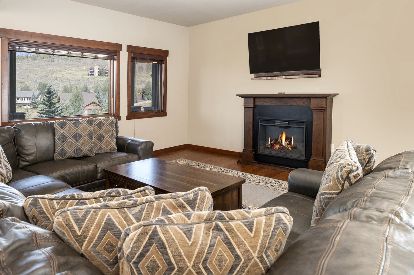 Outstanding Cabin with Barbecue, Hot-tub and Foosball in Granby, Colorado