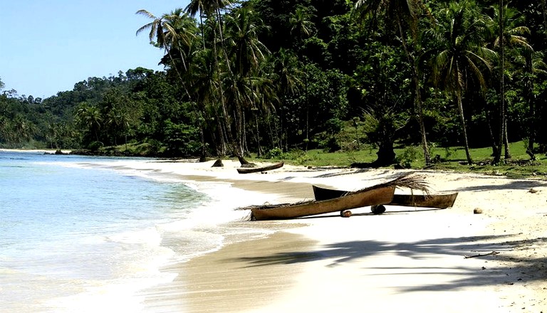 Boats & Private Islands (Popa Island , Bocas del Toro, Panama)