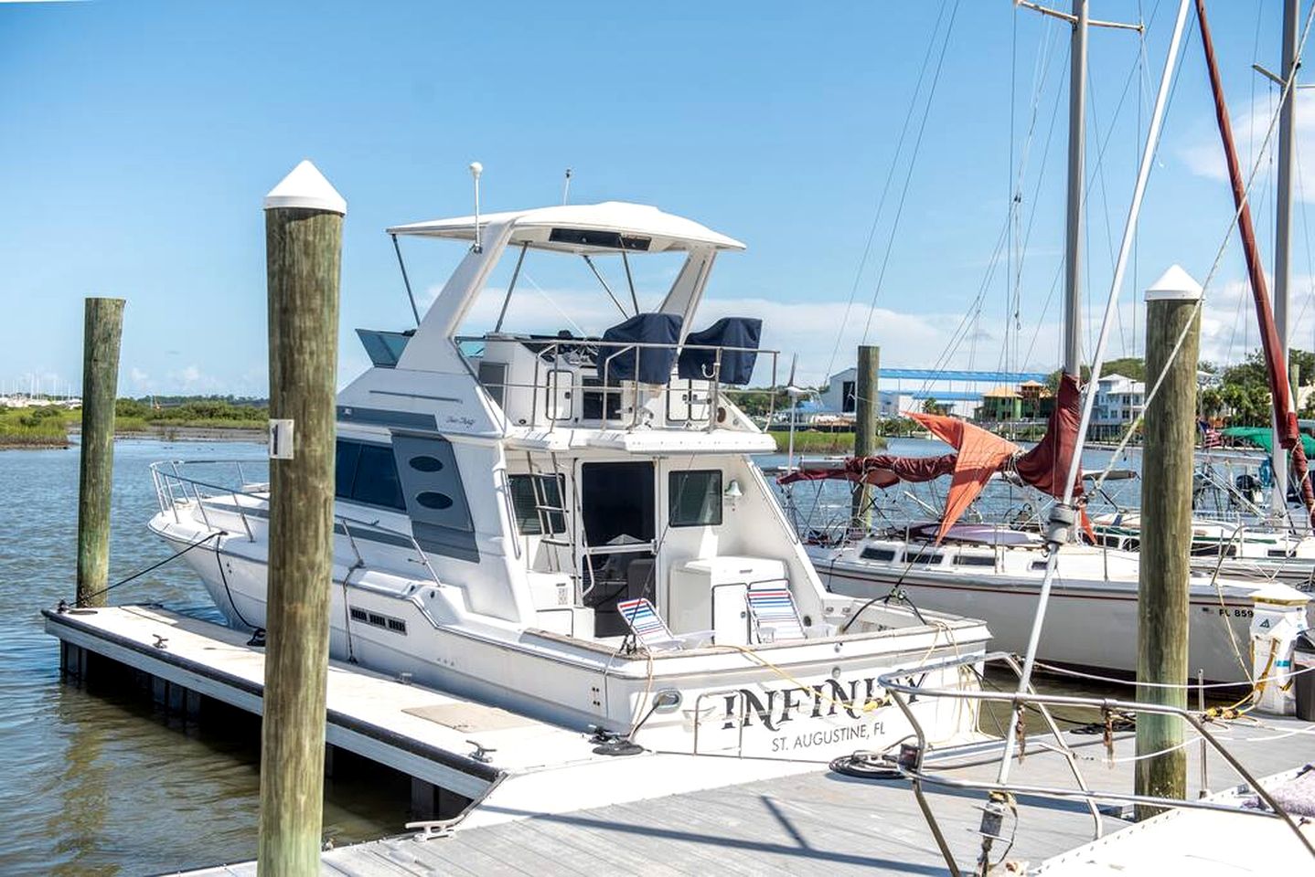Luxurious Family-Friendly Boat Beautifully Decorated in Florida