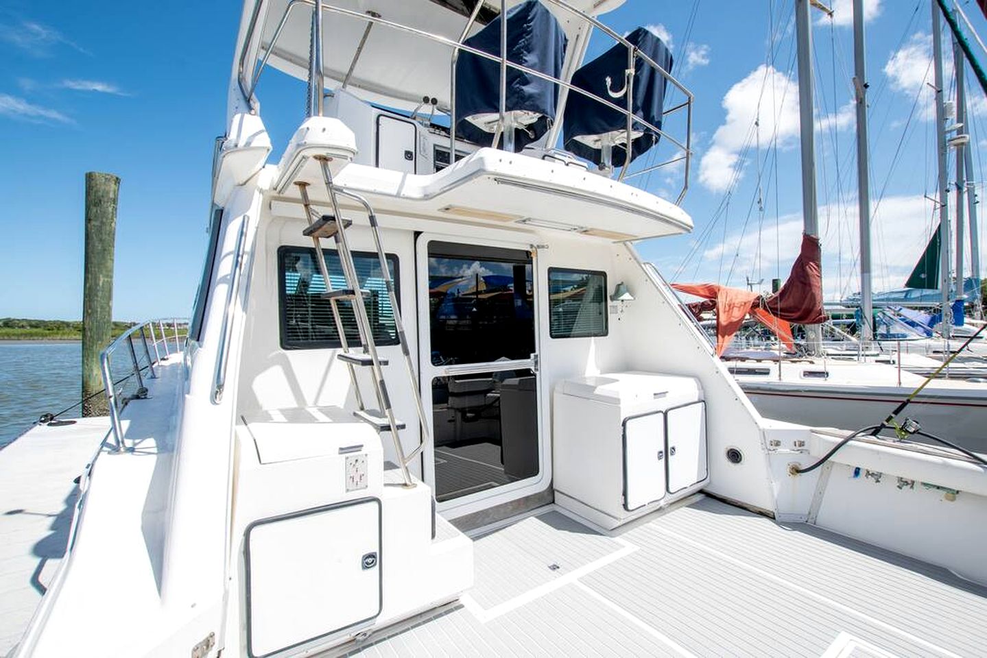 Luxurious Family-Friendly Boat Beautifully Decorated in Florida