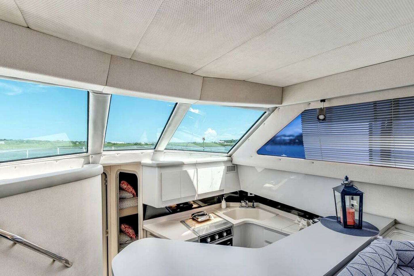 Luxurious Family-Friendly Boat Beautifully Decorated in Florida