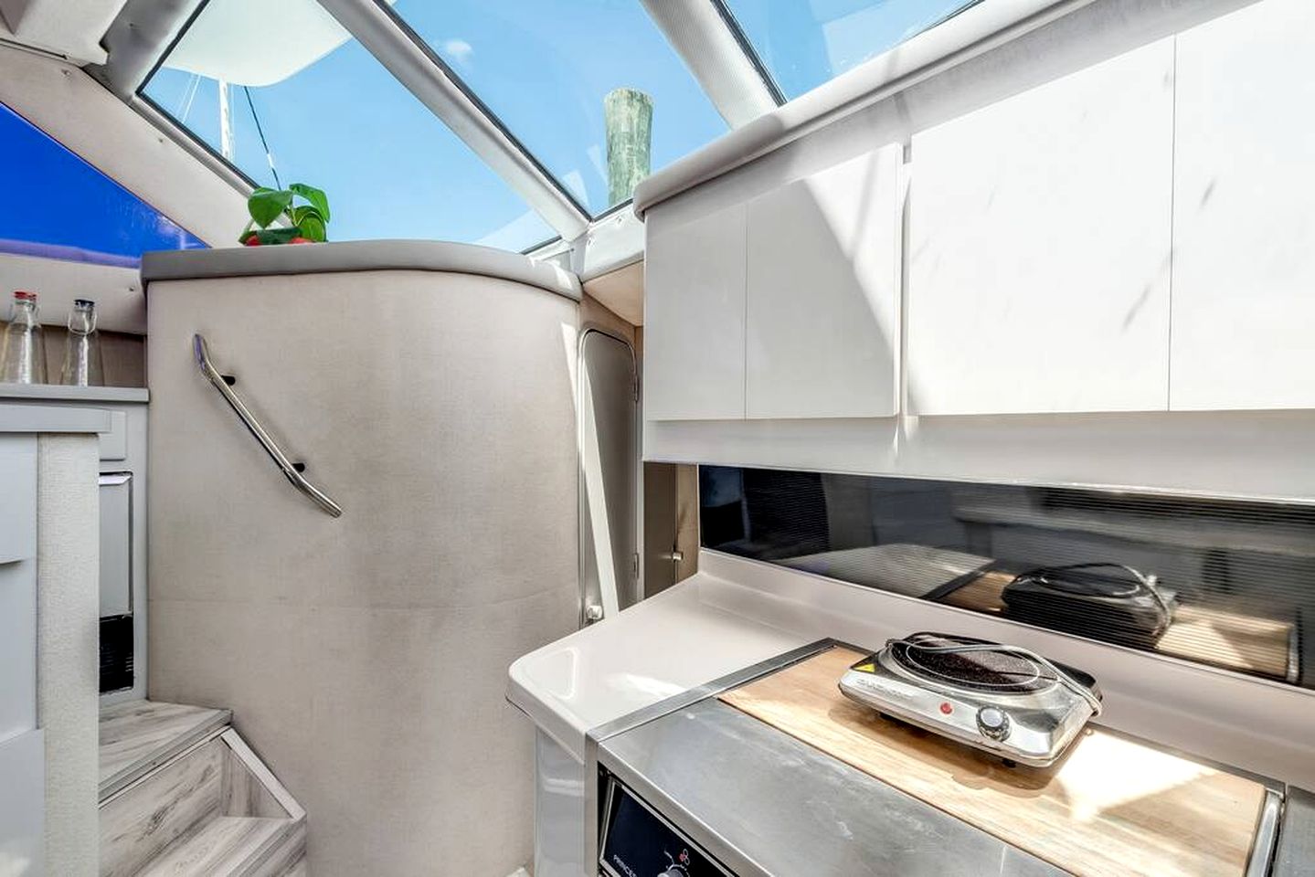 Luxurious Family-Friendly Boat Beautifully Decorated in Florida