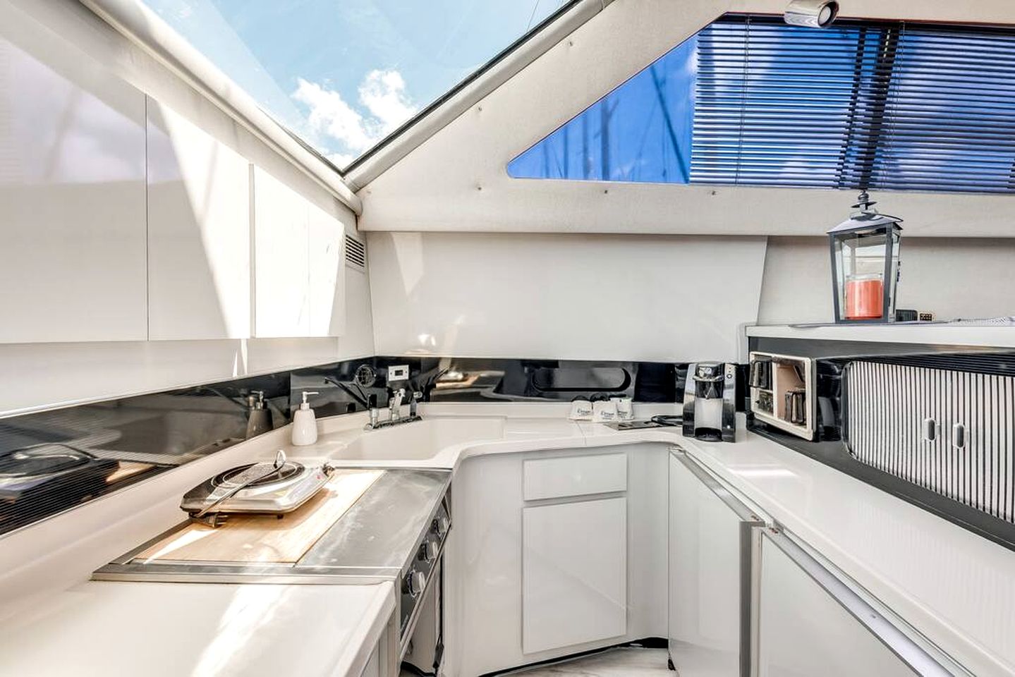 Luxurious Family-Friendly Boat Beautifully Decorated in Florida