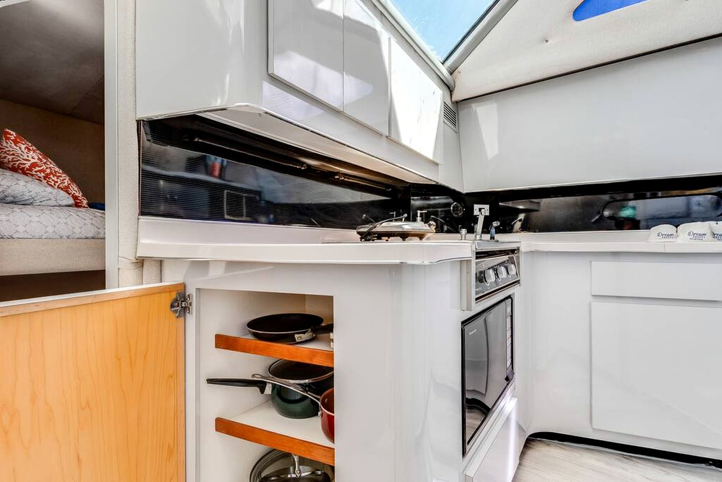 Luxurious Family-Friendly Boat Beautifully Decorated in Florida