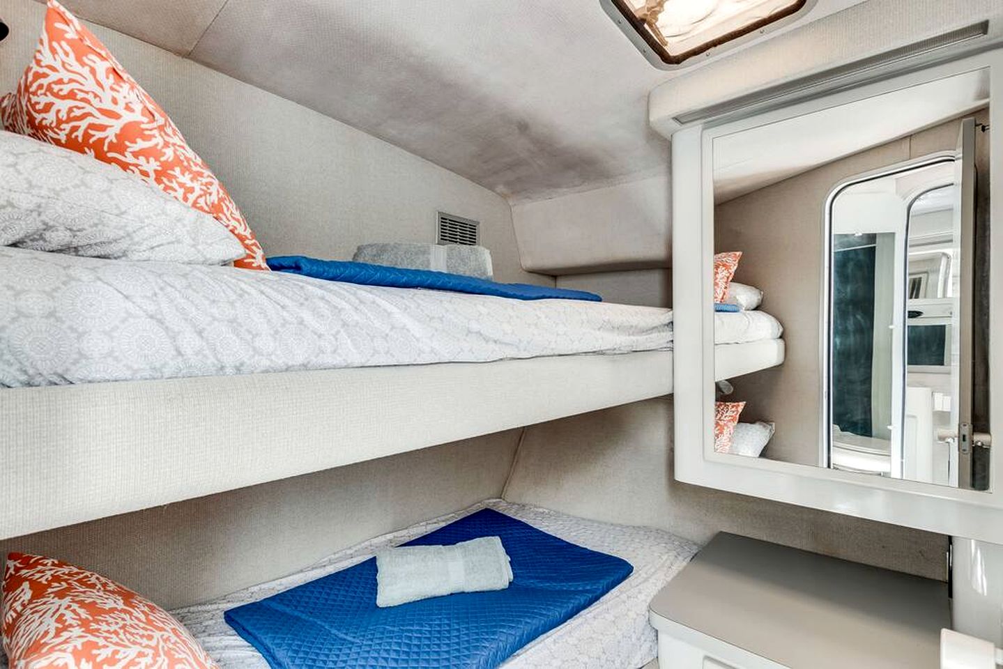 Luxurious Family-Friendly Boat Beautifully Decorated in Florida