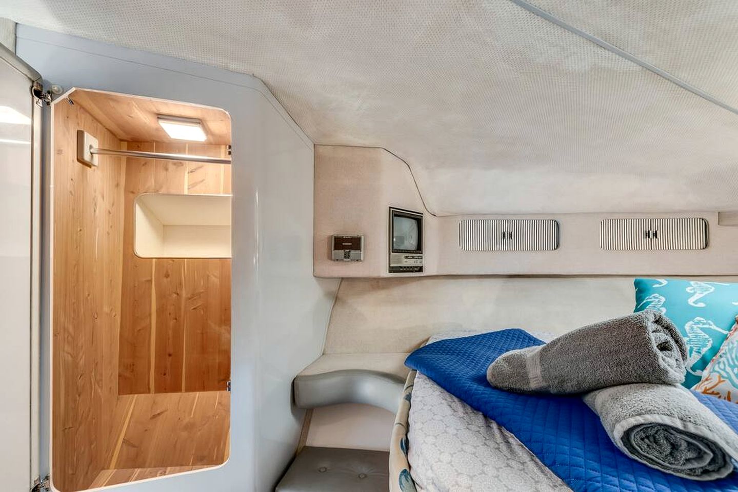 Luxurious Family-Friendly Boat Beautifully Decorated in Florida