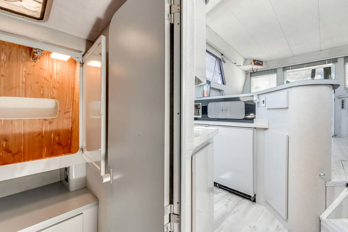 Luxurious Family-Friendly Boat Beautifully Decorated in Florida