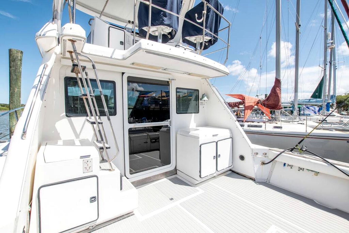 Luxurious Family-Friendly Boat Beautifully Decorated in Florida