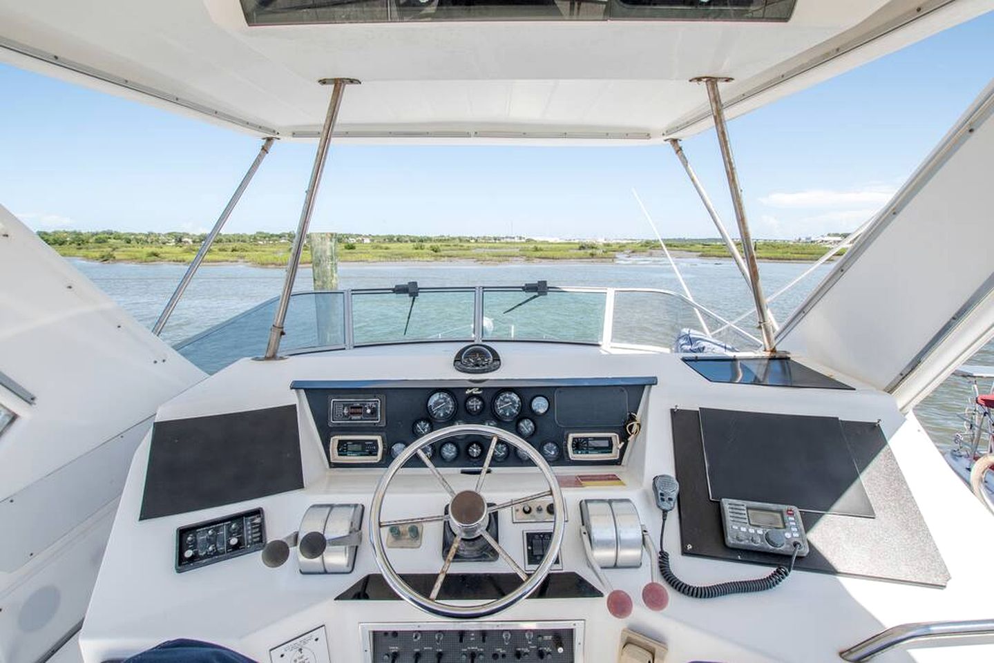 Luxurious Family-Friendly Boat Beautifully Decorated in Florida